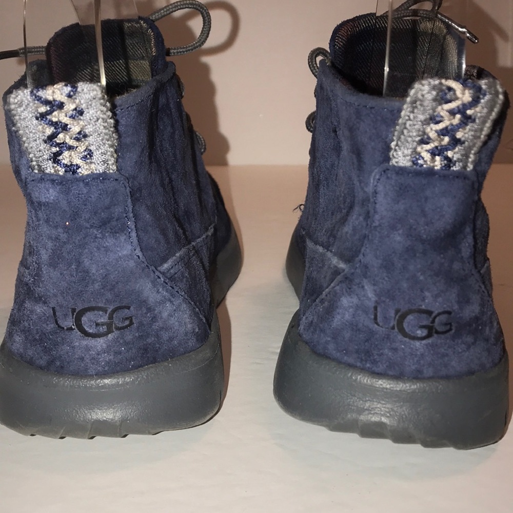 Ugg - Picture 2 of 5